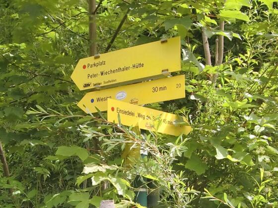 Start- Wegweiser am Parkplatz