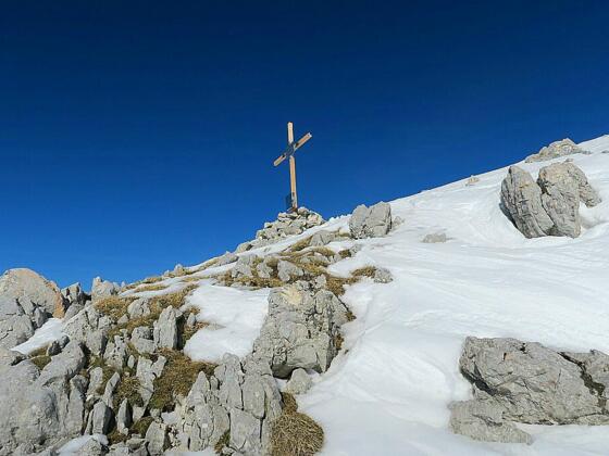 Gipfelkreuz von anderer Perspektive