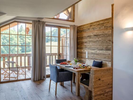 Tischlein-deck-dich Frühstück in der privaten Chalet-Suite