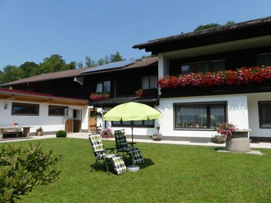 Gästehaus mit Liegewiese