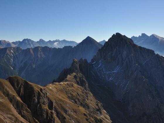Blick nach Osten auf die Freiungspitzen und dahinter den großen Solstein
