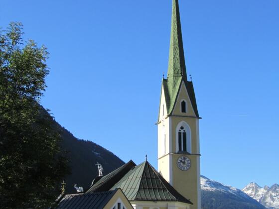 Die St. Nikolauskirche in Ischgl.