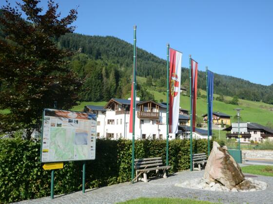 Dorfplatz Gaissau mit Blick auf das Gemeindezentrum