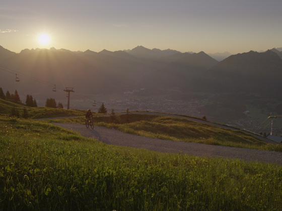 Sonnenaufgang Hahnenkamm Biker