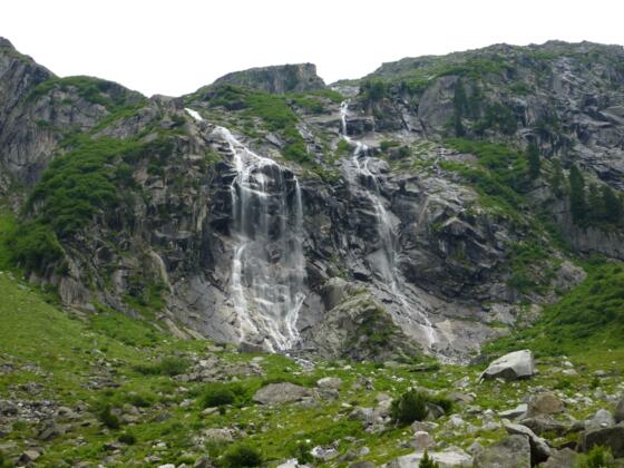 Wasserfall nahe der Materialseilbahn