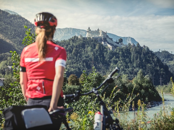 Tauernradweg Blick auf die Burg Hohenwerfen