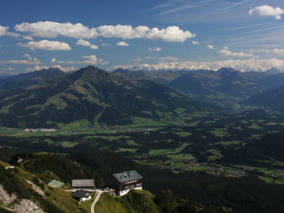 Gruttenhütte mit Alpenhauptkamm
