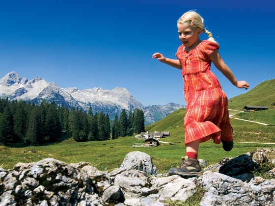 Mädel auf der Alm