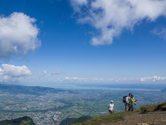 Blick von der Hohen Kugel auf Rheintal und Bodensee