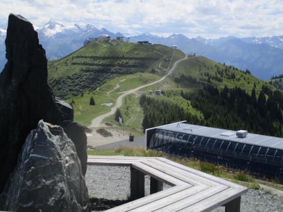 Blick zur Schmittenhöhe, im Hintergrund das Kitzsteinhorn