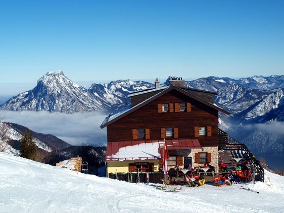 Kranabeth-Hütte mit Traunstein