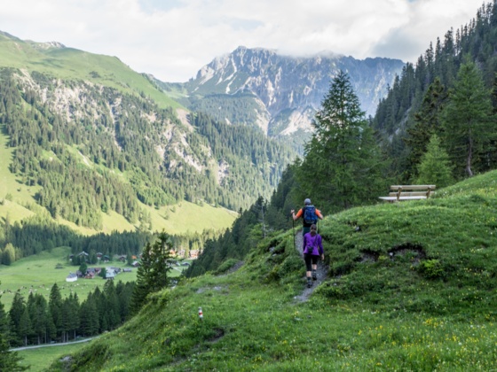 Aufstieg zur Panüelalpe, Blick zurück in den Nenzinger Himmel