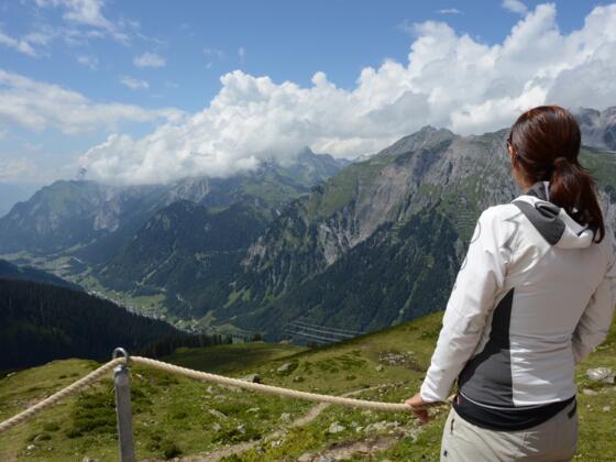 Tiefblick von der Kaltenberghütte ins Klostertal.
