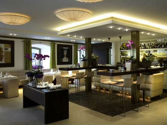 Iris Porsche Hotel &amp; Restaurant