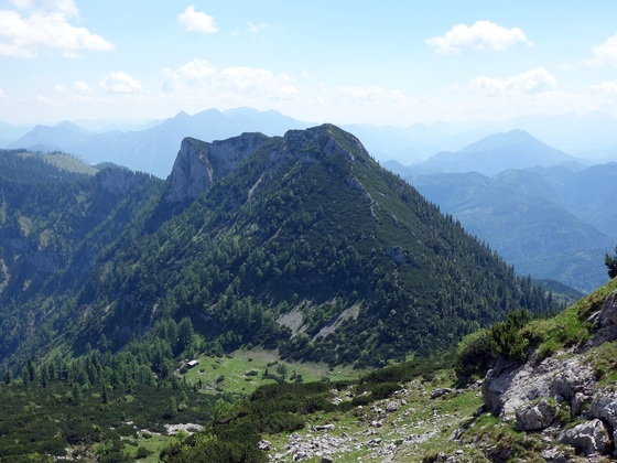 Blick vom Kasberg zur Latschengasse der Schwalbenmauer