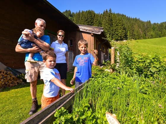 Kräuterwandern mit Kindern