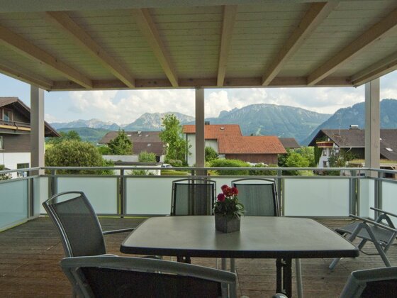 Terrassen-Balkon mit tollem Bergblick