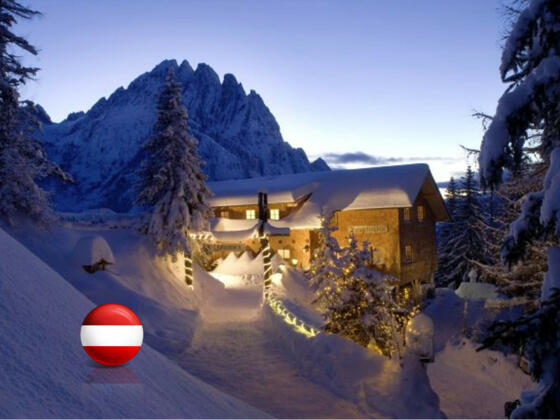 Dolomitenhütte 1602 M  in der Dämmerung