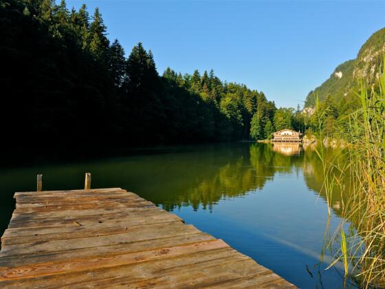 Der idyllische Berglsteinersee in Breitenbach