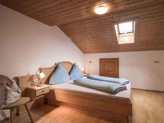 Schlafzimmer mit Doppelbett