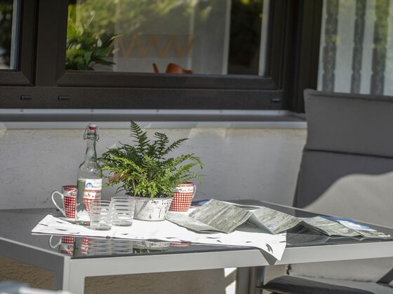 großer Tisch Westseite