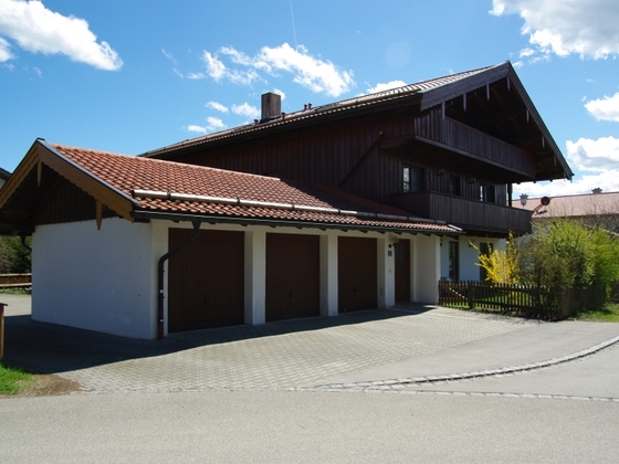 Aussenansicht mit Garage