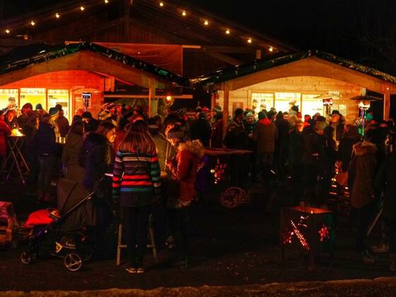 Gemütliche &quot;Huigarte&quot; im kleinem Hüttendorf im Kurpark