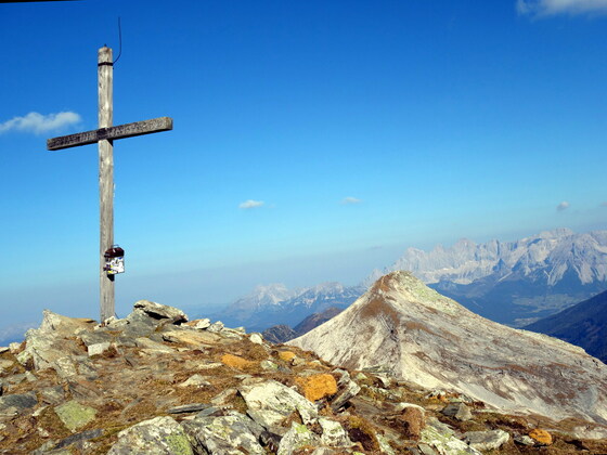Lung. Kalkspitze 2471m mit Steir. Kalkspitze und Dachstein