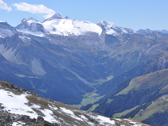 Blick Hintertux zum Tuxer Ferner Haus