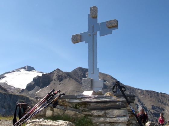 Stilvolles Kreuz beim Gipfel der Weißen Wand