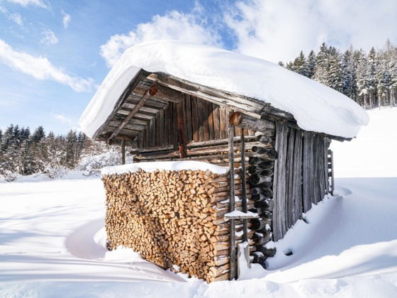 Heustadel im Wintermantel