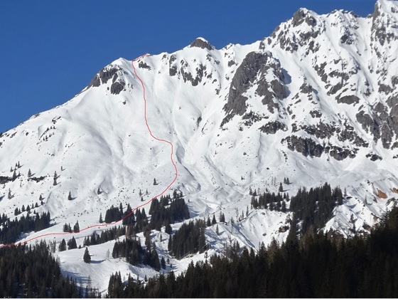 Die Lausköpfe - eine Reihe von Graterhebungen im langen SW-Grat zum Lamkopf (2846 m) - mit dem ungefähren Routenverlauf.