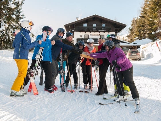 ein Schnapserl vor der Hecherhütte