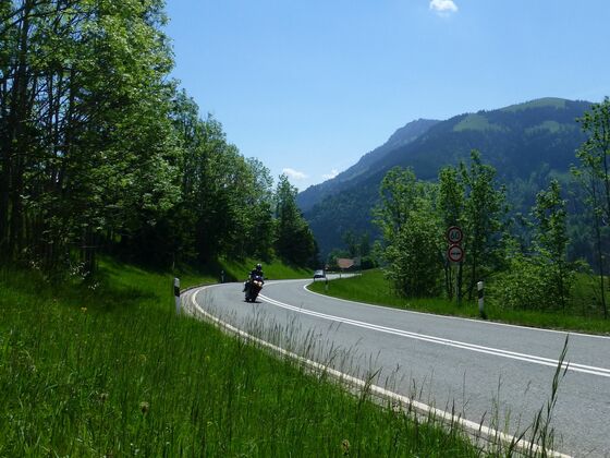 Deutsche Alpenstraße über das Sudelfeld bei Oberaudorf