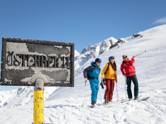 Die Madrisa Rundtour führt von der Schweiz nach Österreich und zurück. Hier auf dem Schlappiner Joch.