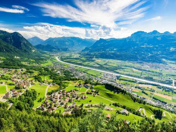 Blick von Masescha auf Triesenberg und das Rheintal