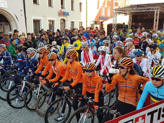 RadWM 2018 Juniorinnen am Start in Rattenberg