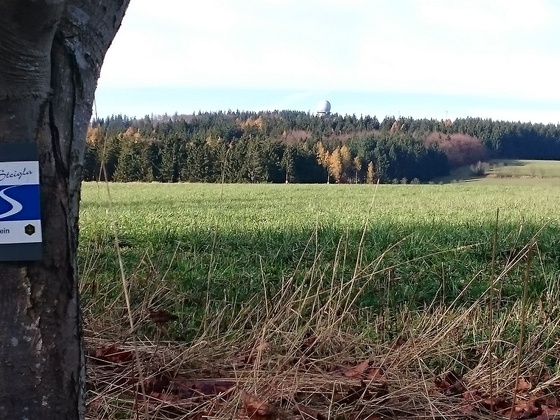 Markierungszeichen am Weg