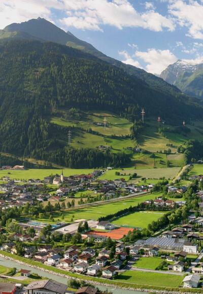 Im Bild: Der Felberberg und dahinter der Zwölferkogel. Rechts davon das Hörndl und der Tauernkogel.