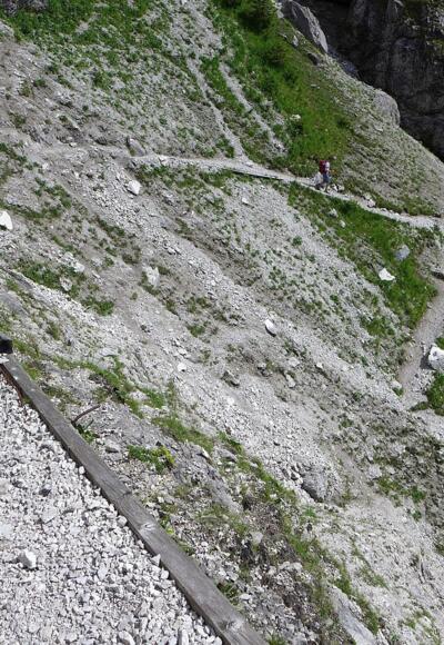 Steile Serpentinen im Aufstieg