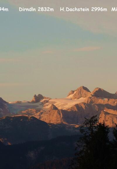 Erste Sonnenstrahlen am Dachstein
