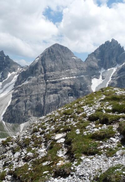 Einfach hinsetzen und diese grandiose Aussicht auf die Tribulaune genießen.