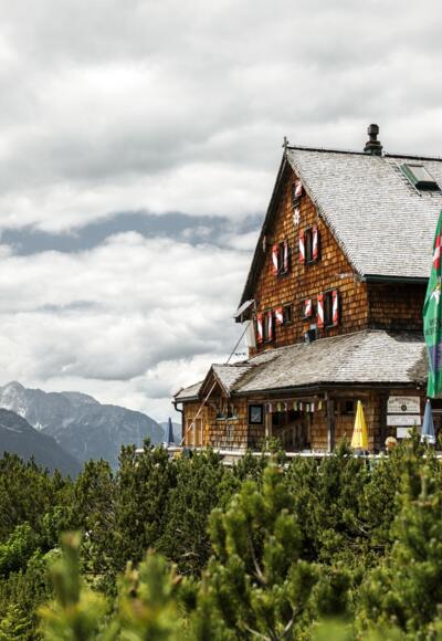 Blick auf die Peter-Wiechenthaler-Hütte