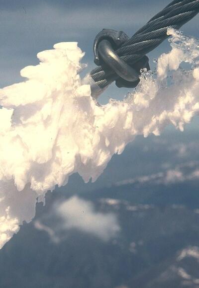 Olperer 3476m,  Gipfelkreuzabspannung mit Rauhreif