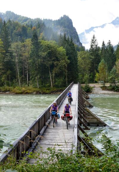 Auf der Ennsbrücke im Nationalpark Gesäuse
