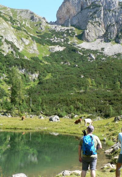 Oberhalb des Sees thront die Rote Wand, der höchste Punkt dieser Tour