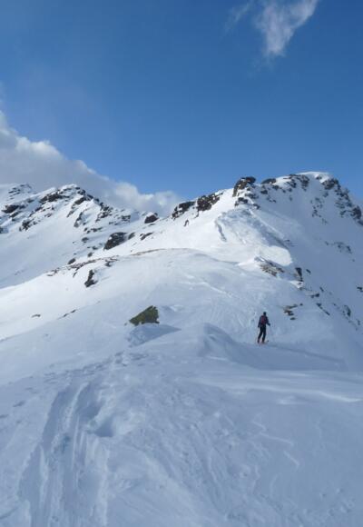 Der Gipfel der Schneegrubenspitze ist bereits zum Greifen nahe.