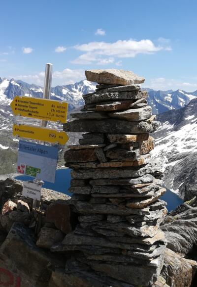 Zillertaler Alpen: mit Blick nach Süden zum Hauptkamm - die Zillerplattenscharte, im Hintergrund der Eissee