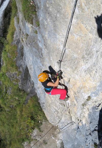Die Schlüsselpassage des Klettersteigs erreicht den Schwierigkeit D.