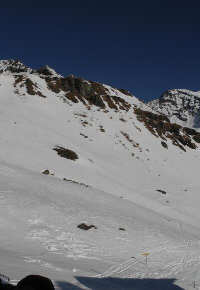 Blick von der Hütte auf die Querung oberhalb des Hüttenaufstiegs